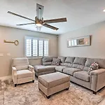 Stylish House With Patio, 8 Mi To Vegas Strip!