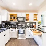 Gorgeous Home Away From Home 3 Bed 3 Bath W/ Pool