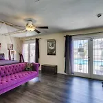 Phoenix House Great For Groups!!!