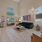 King Size Suite Modern Home Sleeps 8 Pool Access
