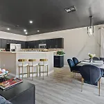 King Size Suite Modern Home Sleeps 8 Pool Access