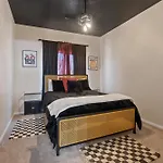 King Size Suite Modern Home Sleeps 8 Pool Access
