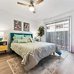 Landing At Valencia - 2 Bedrooms In Paradise