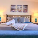 Relaxing Vegas Stay With Bbq & Games