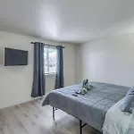 Vegas Getaway Near Strip! Sleeps 6!