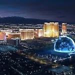Stunning 1Br Strip Views W Balcony 17701