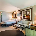 Beautiful Strip View Studio W Balcony 02807