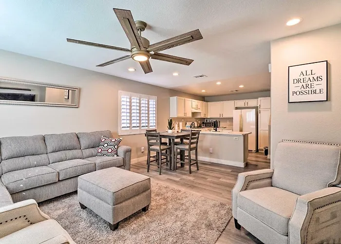 Stylish House With Patio, 8 Mi To Vegas Strip!