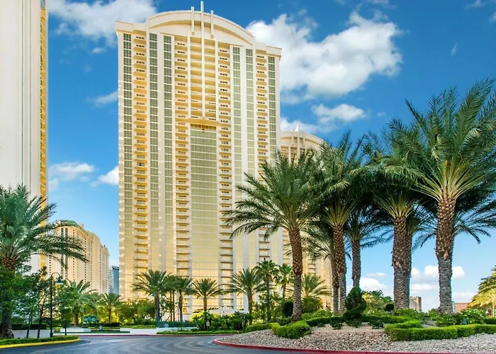 Stunning 1Br Strip Views W Balcony 17701