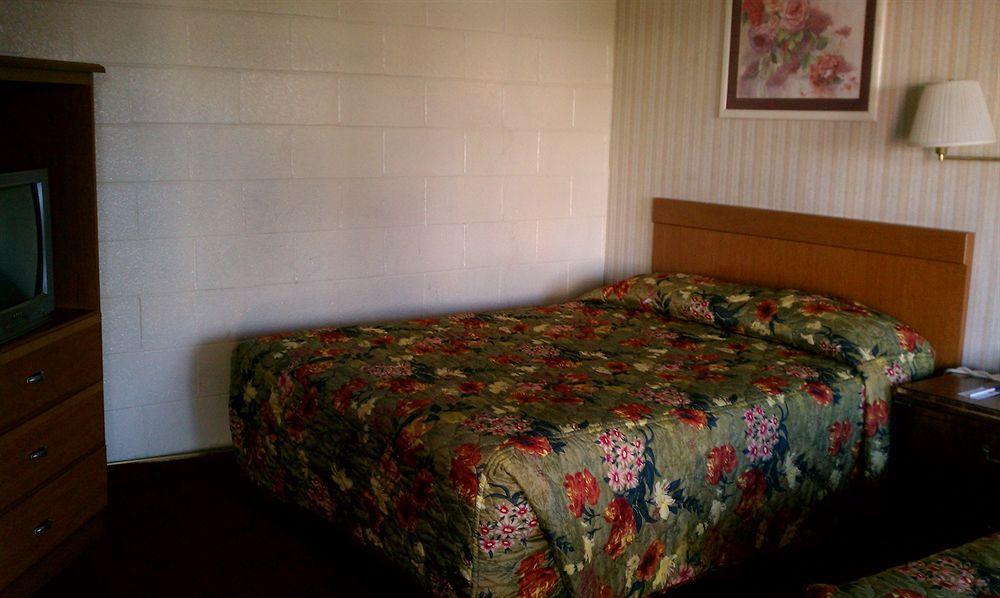 Econo Hotel