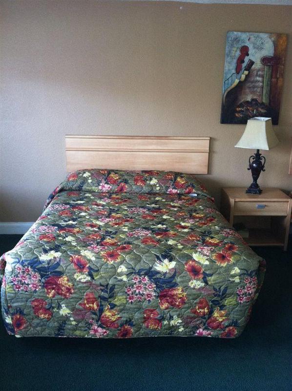 Econo Hotel 2*