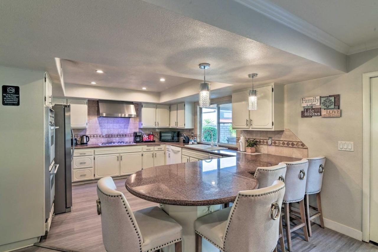 Holiday home House With Pool And Hot Tub - 1 Mi To Strip! Las Vegas