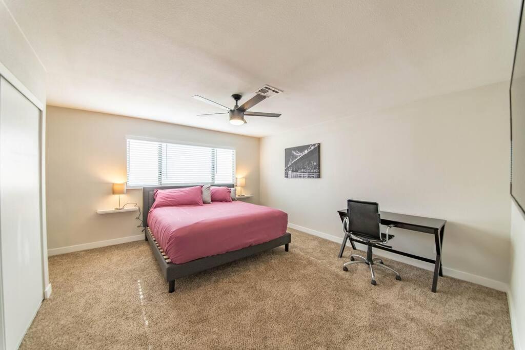 Holiday home Stunning Renovated Home, Pool And Heated Las Vegas