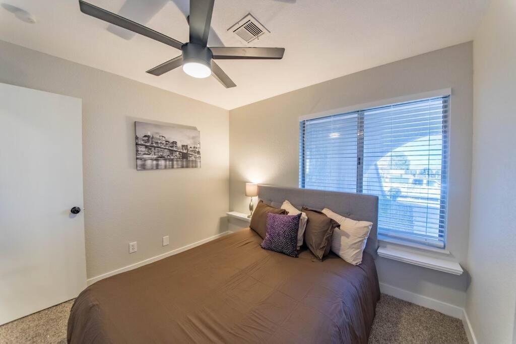 Stunning Renovated Home, Pool And Heated Holiday home Las Vegas