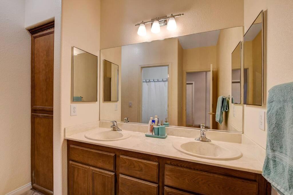 Unique Home! Pool, Jacuzzi 20 Percent Off For Longterm 420 Friendly Outside Only * Las Vegas
