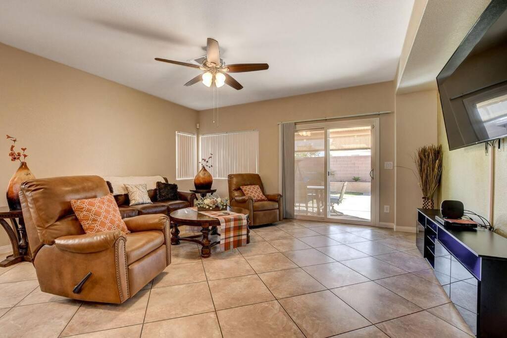 Holiday home Unique Home! Pool, Jacuzzi 20 Percent Off For Longterm 420 Friendly Outside Only