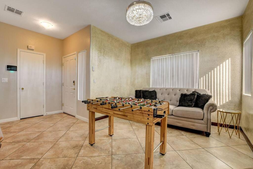 Unique Home! Pool, Jacuzzi 20 Percent Off For Longterm 420 Friendly Outside Only Holiday home