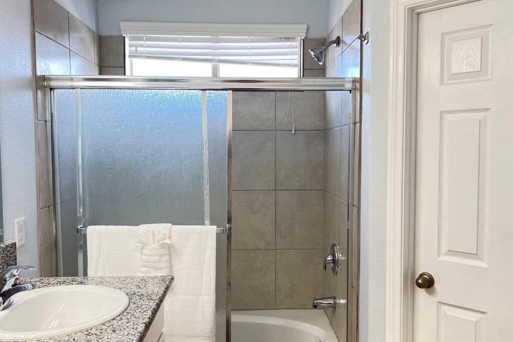 Mickelyn House- 5 Bedroom 3 Bath 5 Minutes To Speedway 18 Min To Strip Ferienhaus *