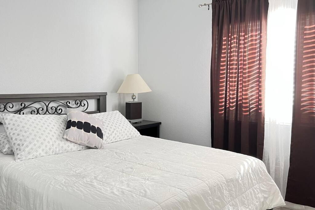 Mickelyn House- 5 Bedroom 3 Bath 5 Minutes To Speedway 18 Min To Strip Ferienhaus