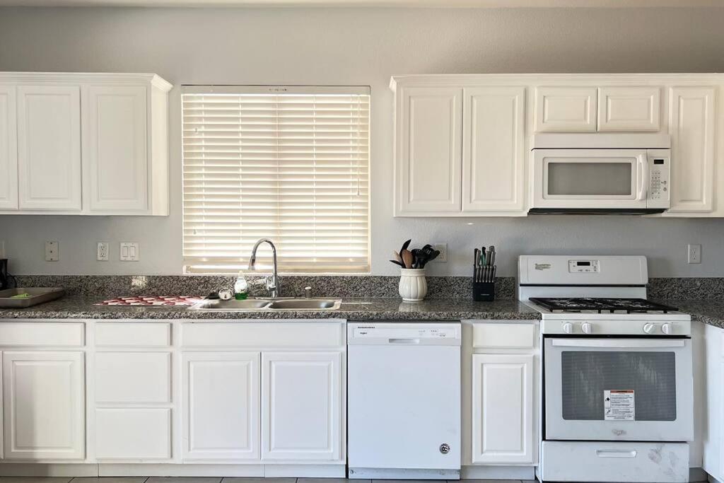 Ferienhaus Mickelyn House- 5 Bedroom 3 Bath 5 Minutes To Speedway 18 Min To Strip *