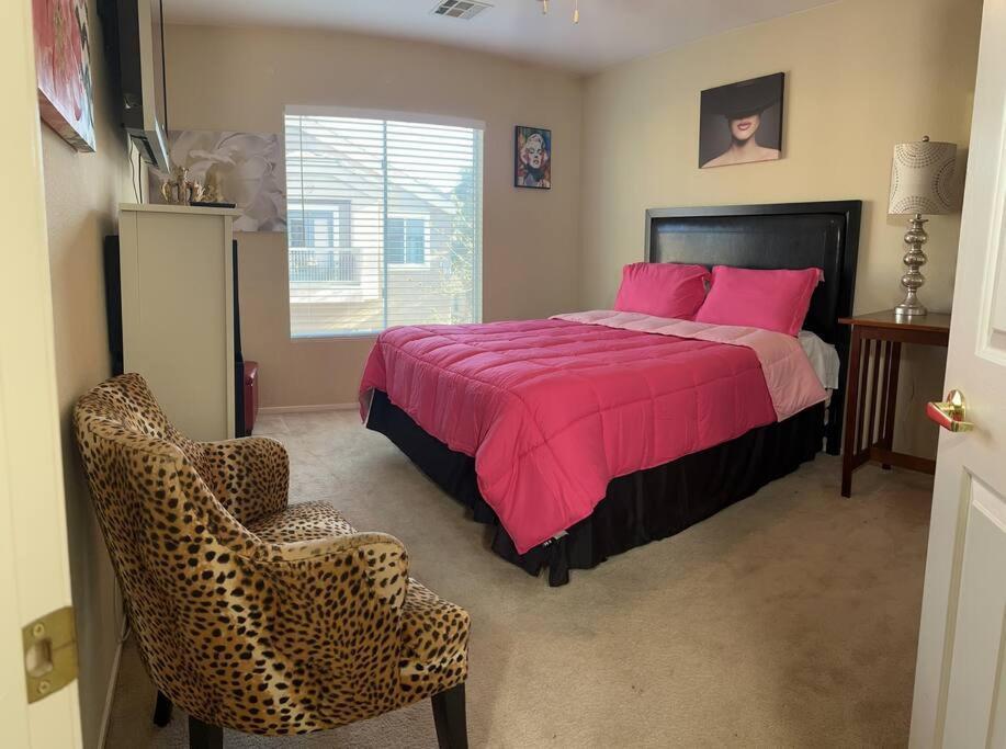 Apartment Gorgeous Away From *