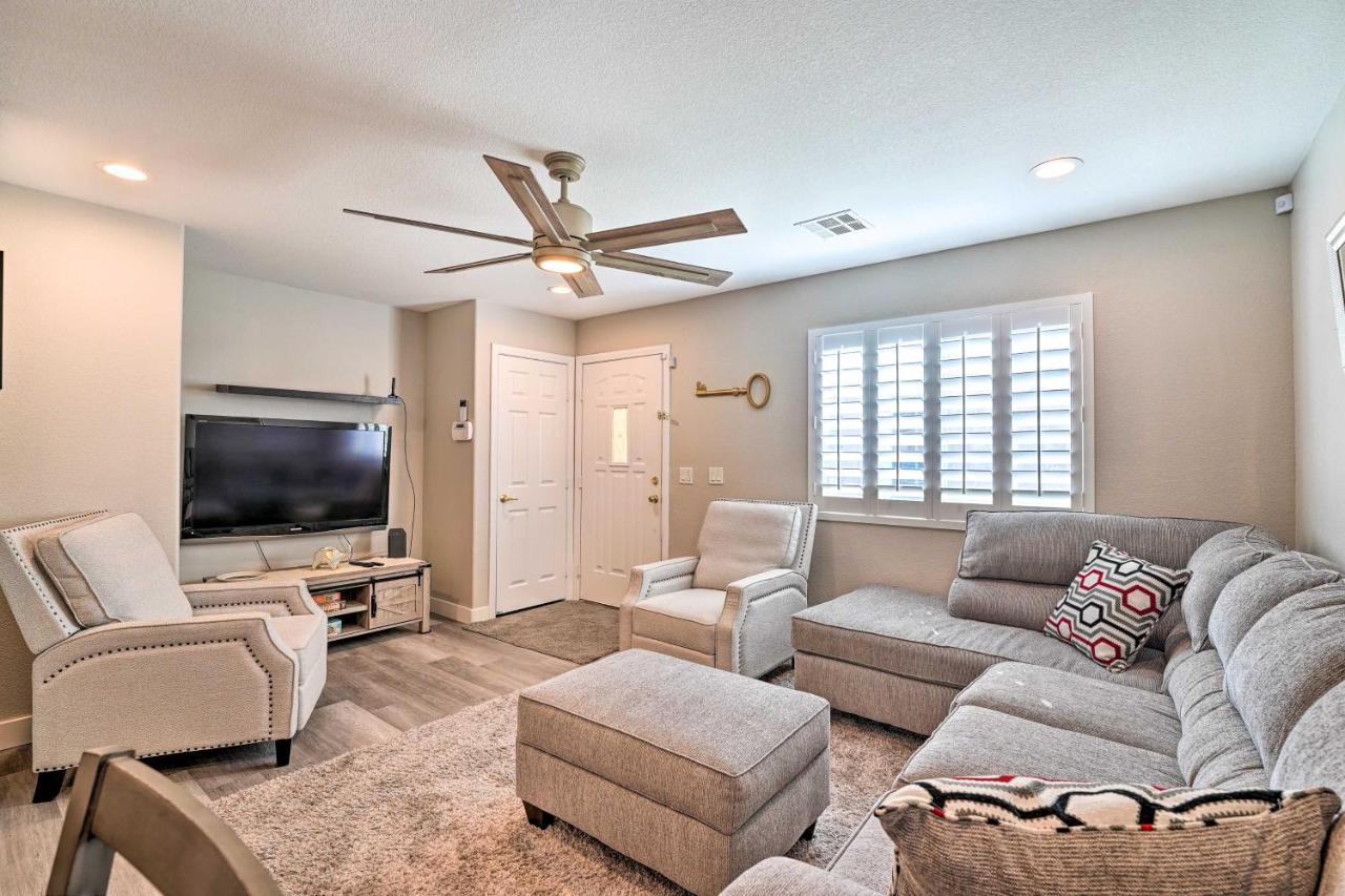Ferienhaus Stylish House With Patio, 8 Mi To Vegas Strip!