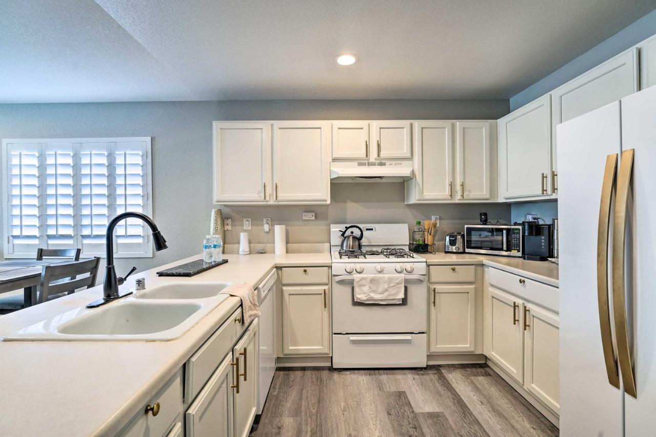 Ferienhaus Stylish House With Patio, 8 Mi To Vegas Strip!