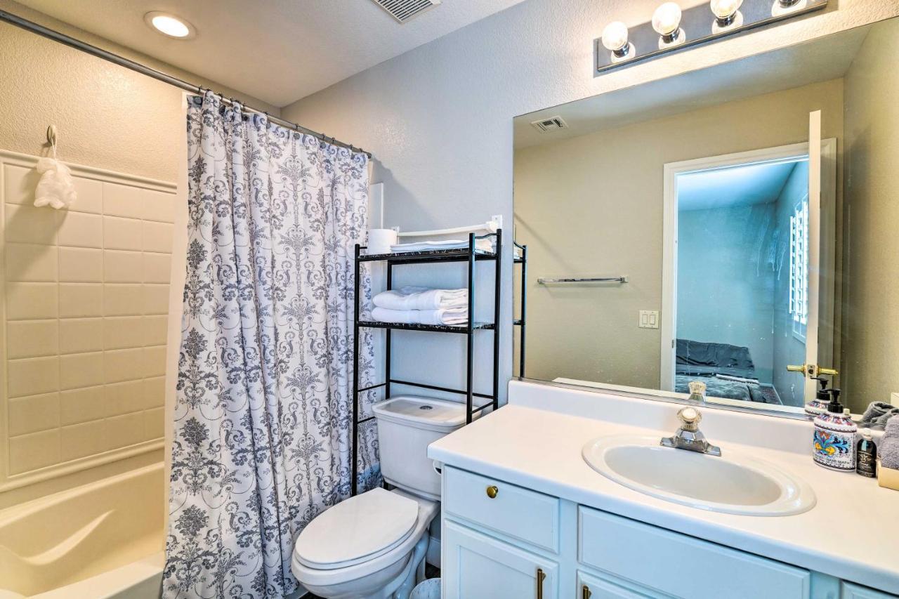 Stylish House With Patio, 8 Mi To Vegas Strip!