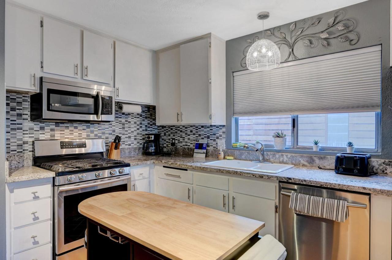 New! Fresh & Fun Heated Pool In Vegas, 4 Bedrooms, 1-story, Minutes To The Vegas Strip, Full Kitchen