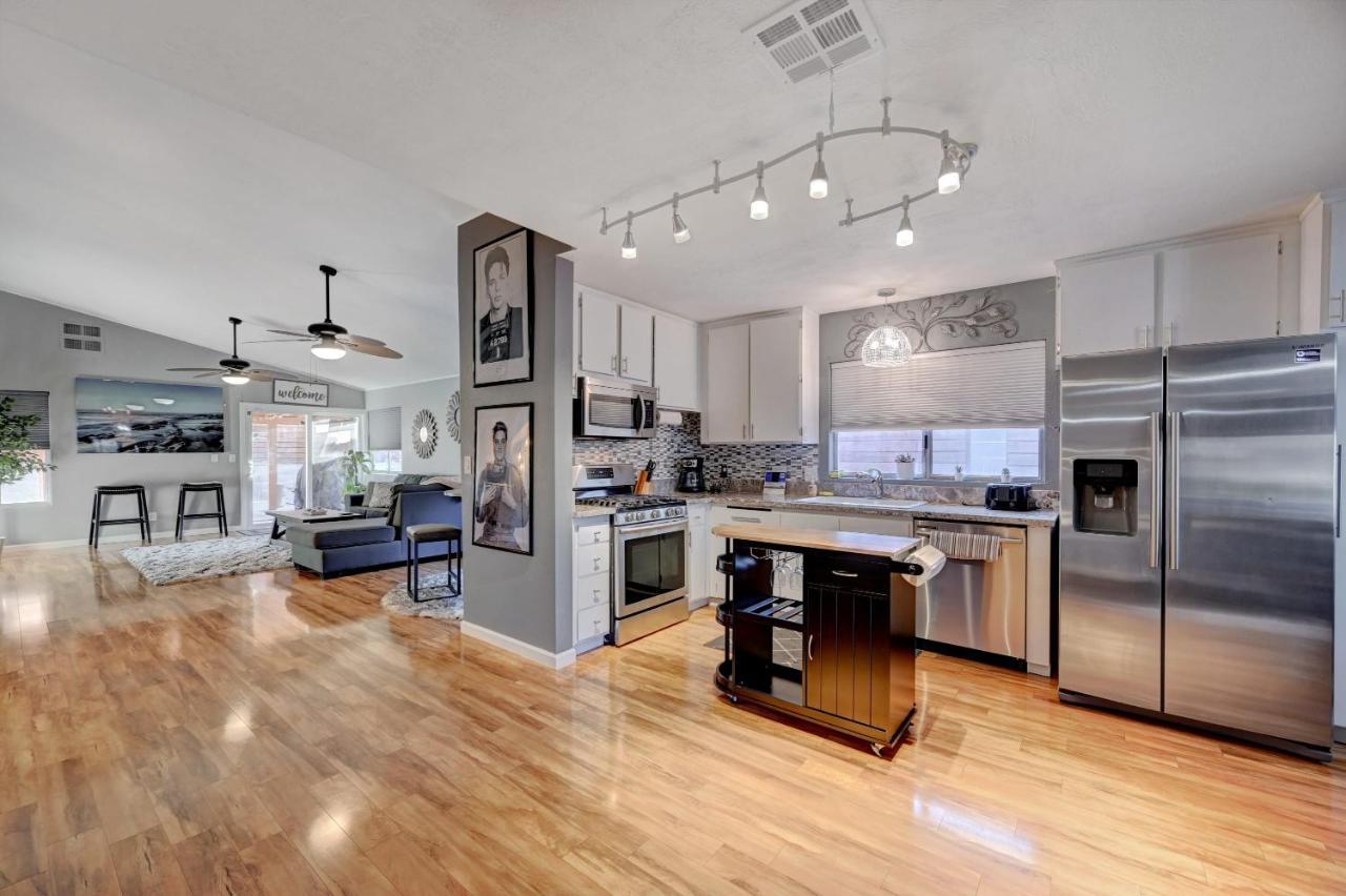 Ferienhaus New! Fresh & Fun Heated Pool In Vegas, 4 Bedrooms, 1-story, Minutes To The Vegas Strip, Full Kitchen *