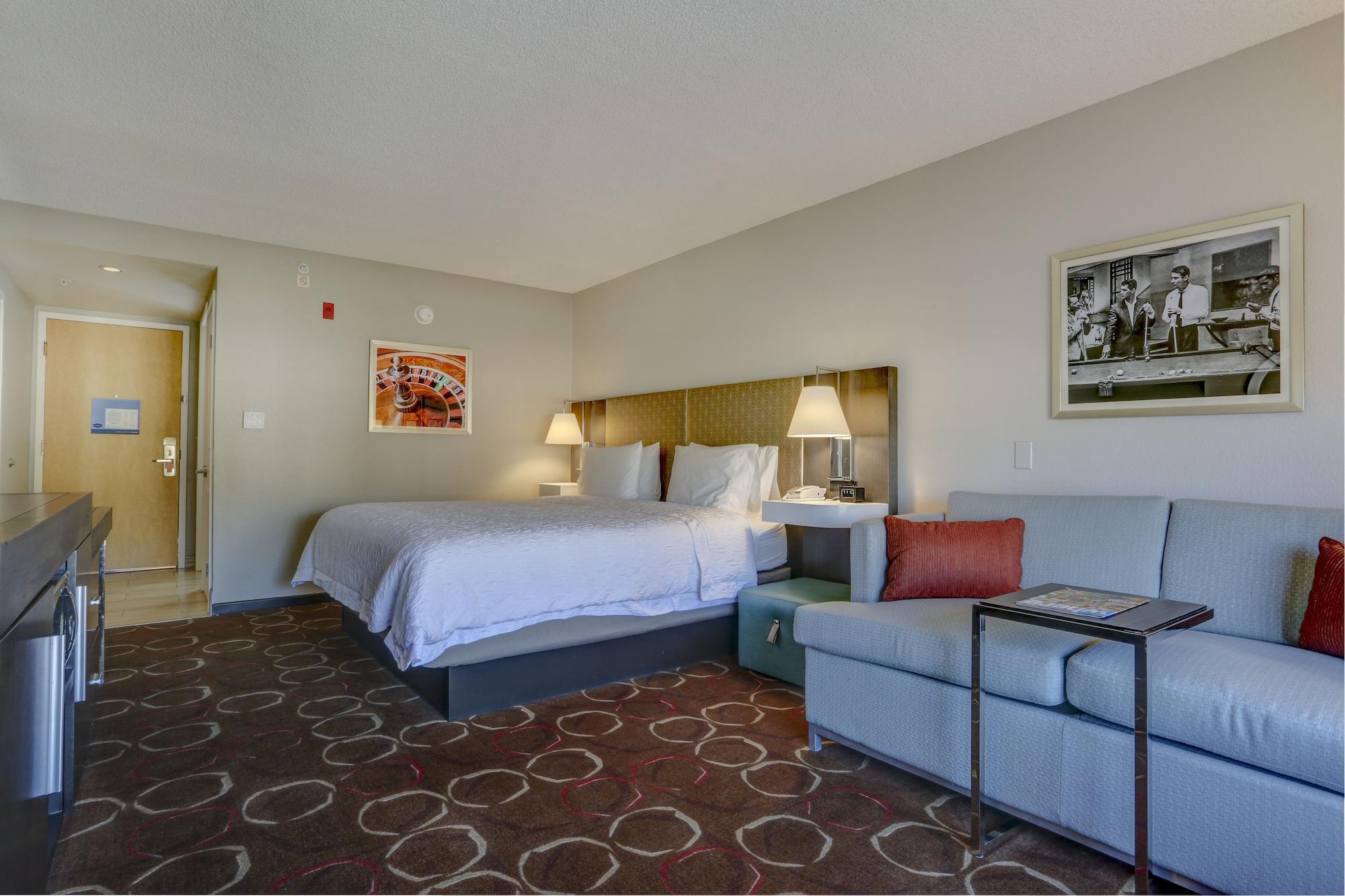 Hampton Tropicana