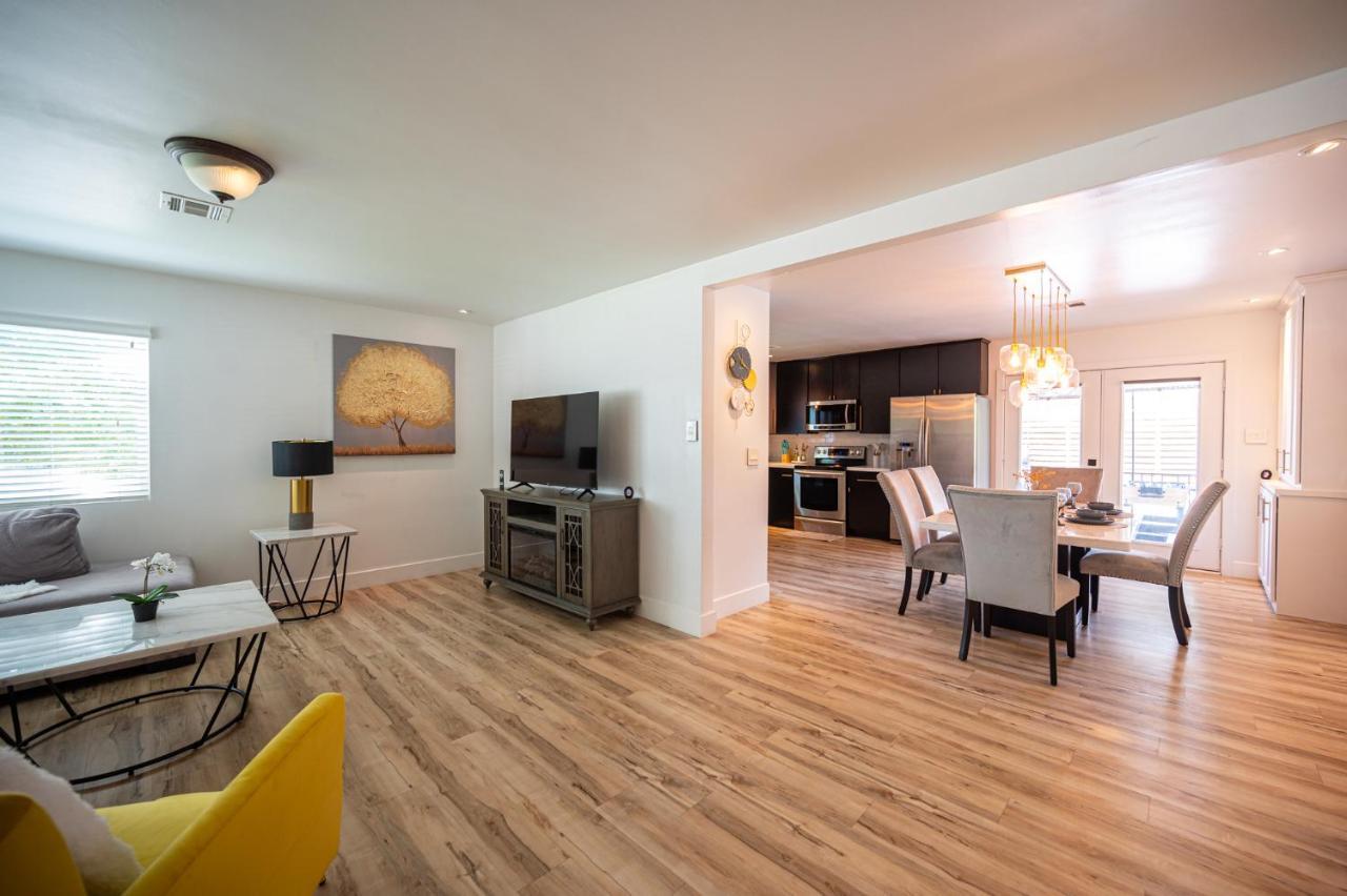 Apartment Brand New Home- Center Location *