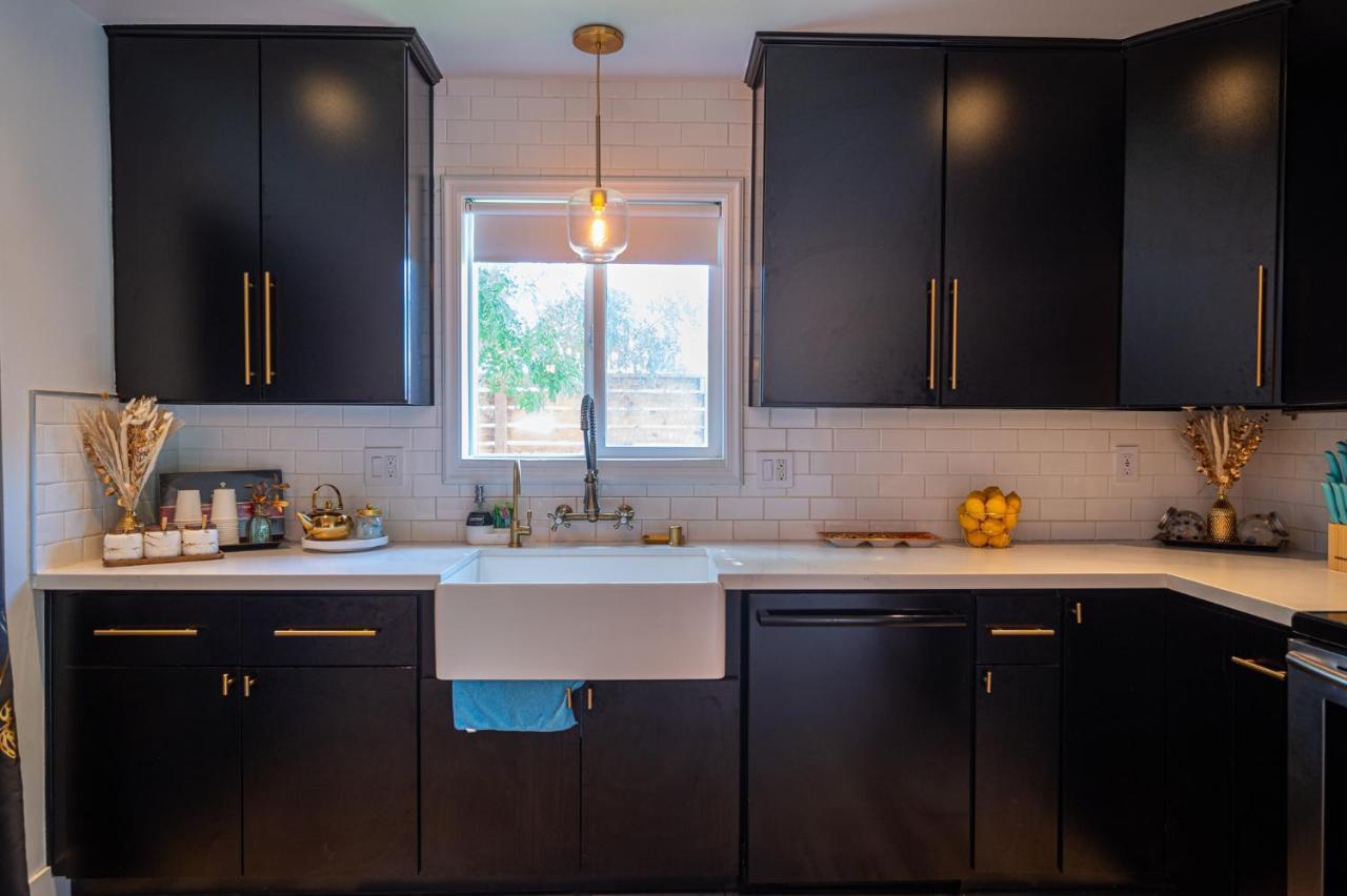 Apartment Brand New Home- Center Location *