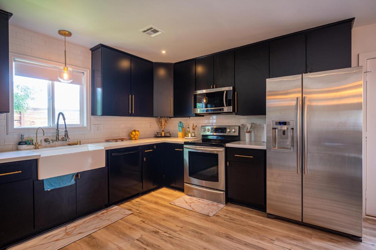 Apartment Brand New Home- Center Location Las Vegas