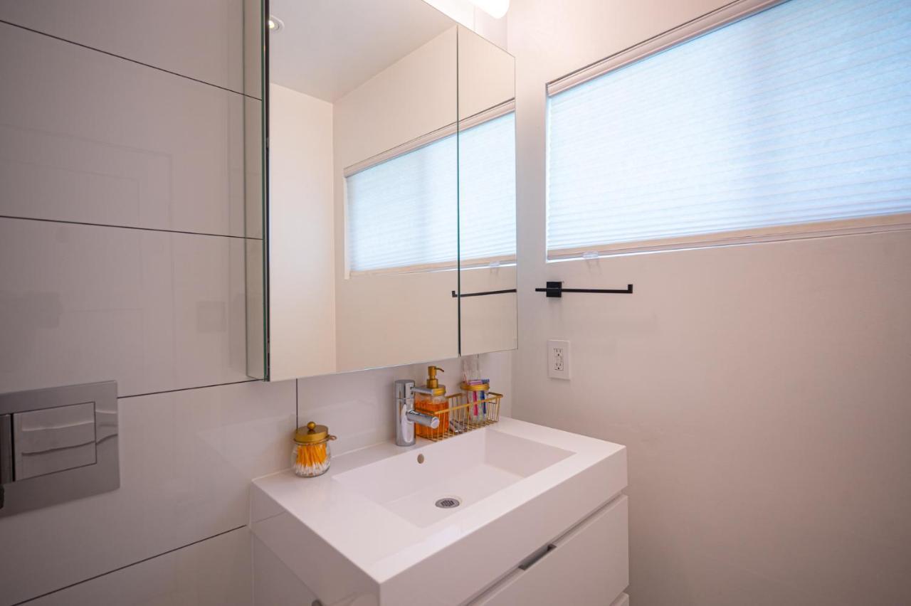 Apartment Brand New Home- Center Location