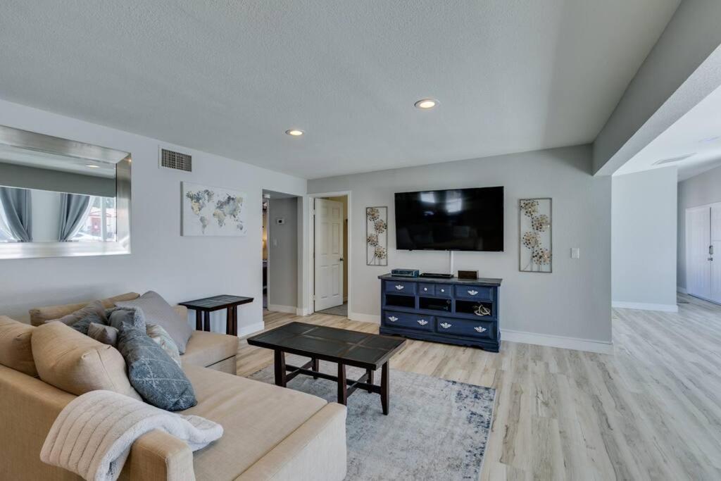 Phoenix House Great For Groups!!! Las Vegas