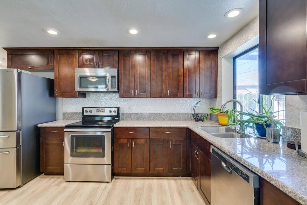 Phoenix House Great For Groups!!! Holiday home Las Vegas