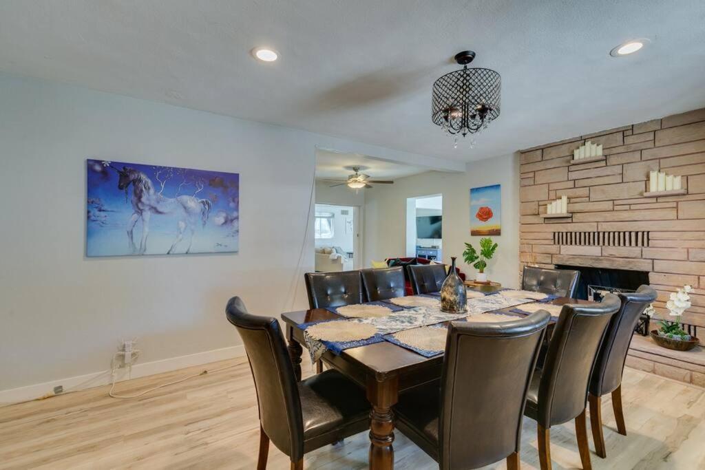 Phoenix House Great For Groups!!! Holiday home Las Vegas