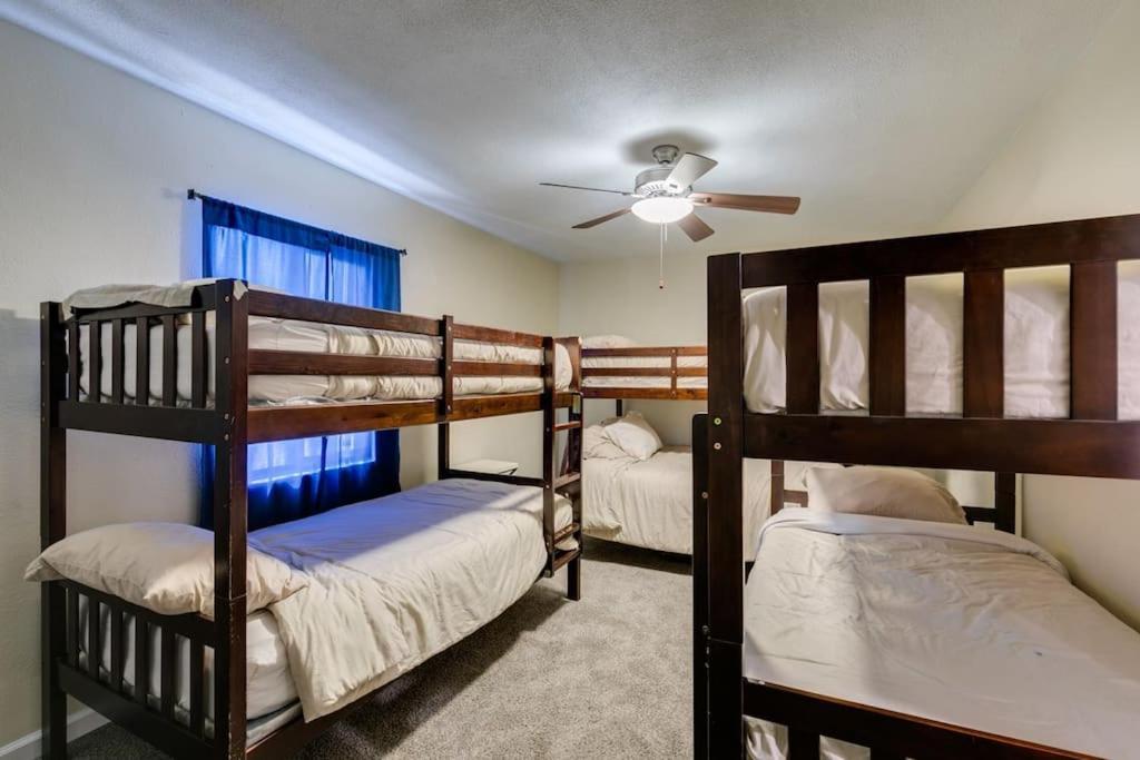 Phoenix House Great For Groups!!! Holiday home Las Vegas