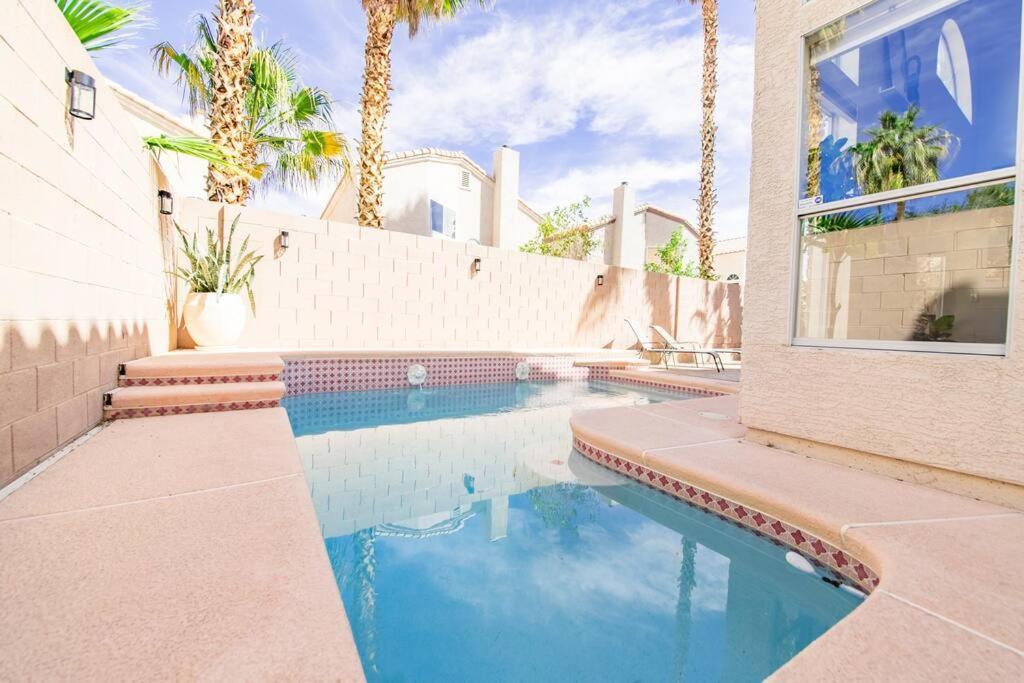 Holiday home Gorgeous Away From 3 Bed 3 Bath W/ Pool *