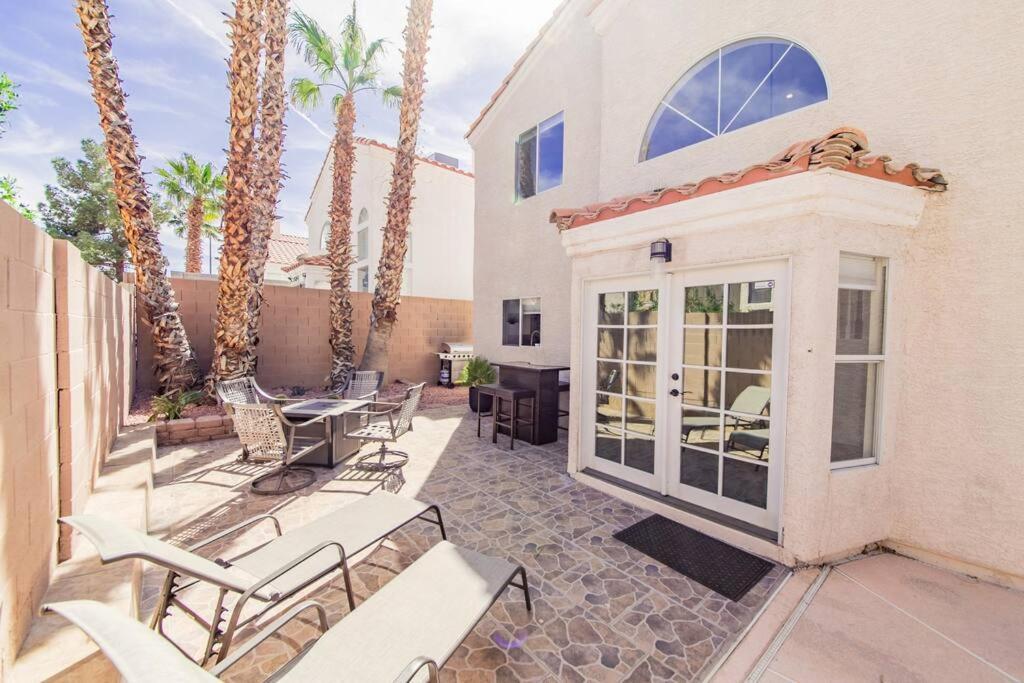 Gorgeous Away From 3 Bed 3 Bath W/ Pool