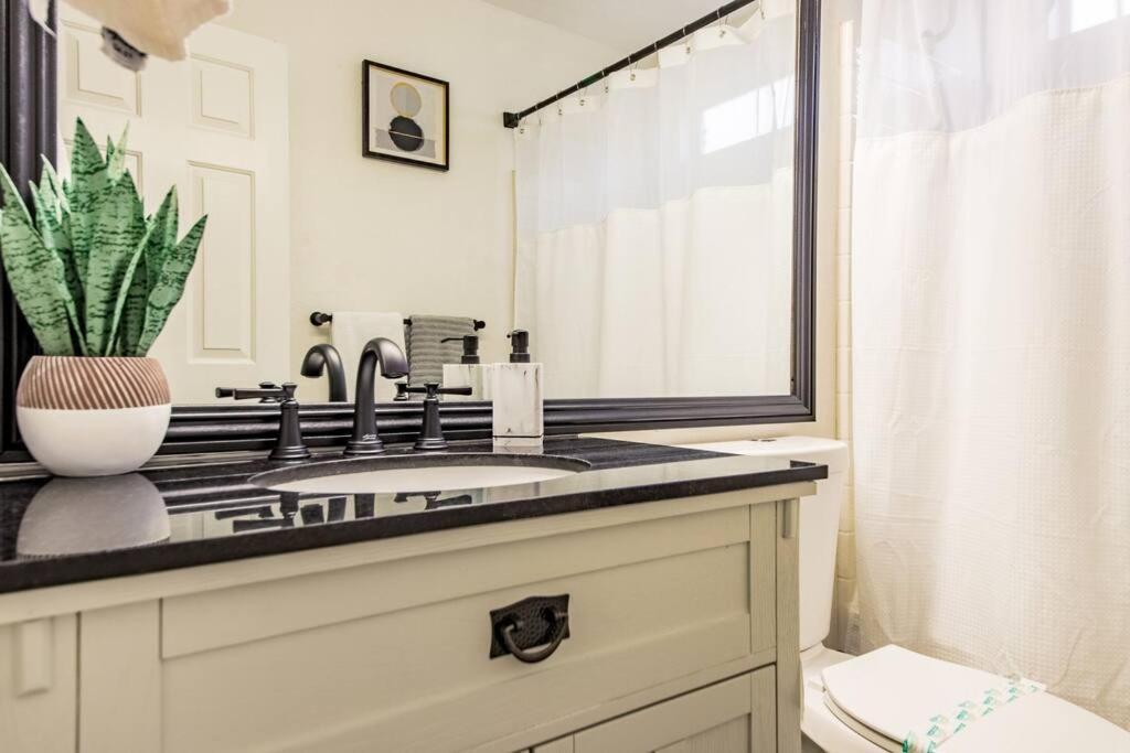 Gorgeous Away From 3 Bed 3 Bath W/ Pool Holiday home *