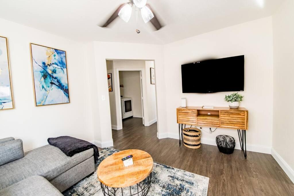 Gorgeous Away From 3 Bed 3 Bath W/ Pool *