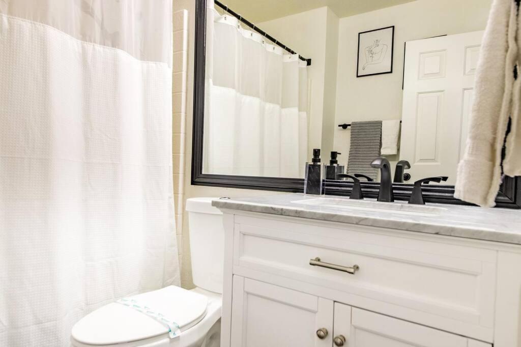 Gorgeous Away From 3 Bed 3 Bath W/ Pool * Las Vegas