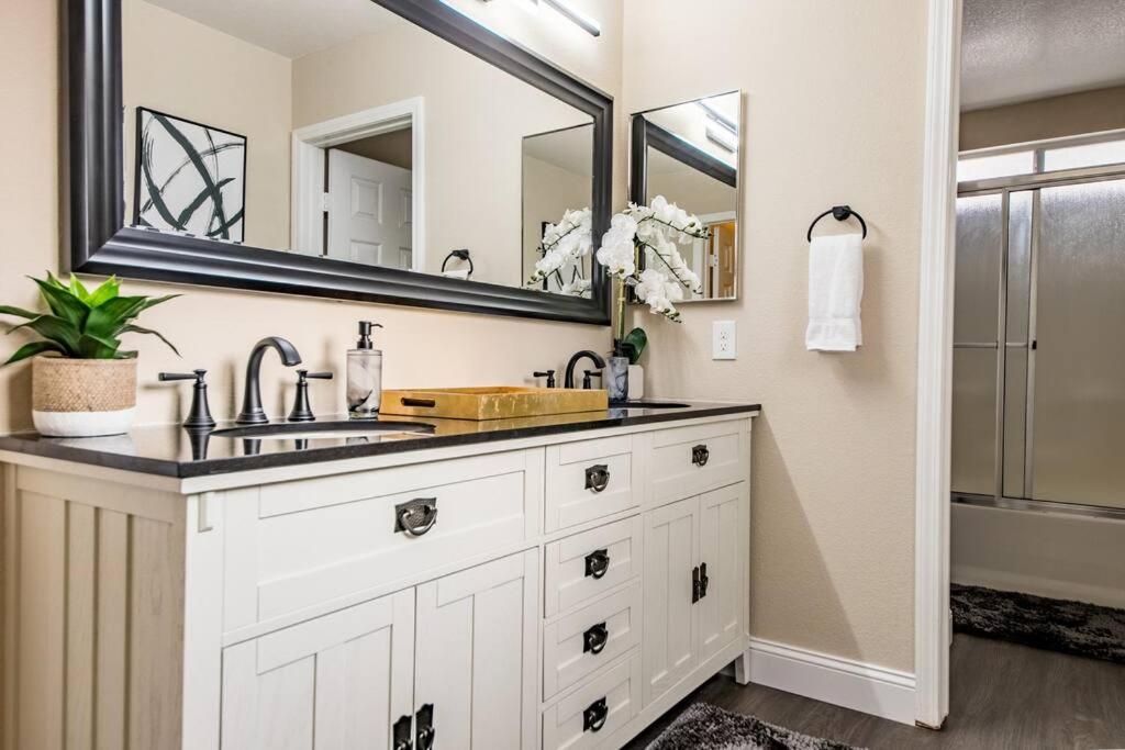 Gorgeous Away From 3 Bed 3 Bath W/ Pool * Las Vegas