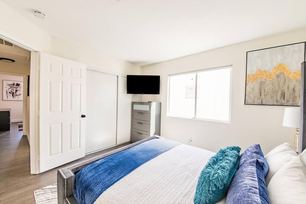 Gorgeous Away From 3 Bed 3 Bath W/ Pool Las Vegas