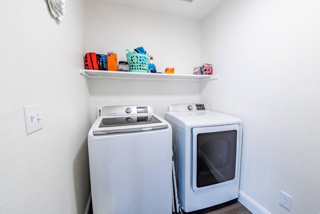 Gorgeous Away From 3 Bed 3 Bath W/ Pool Holiday home *