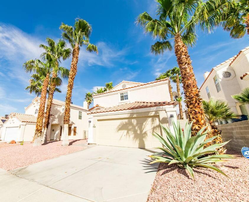 Gorgeous Away From 3 Bed 3 Bath W/ Pool * Las Vegas