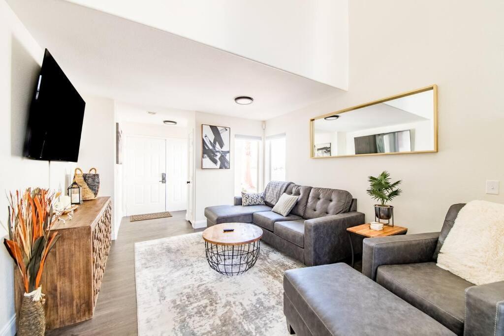 Holiday home Gorgeous Away From 3 Bed 3 Bath W/ Pool