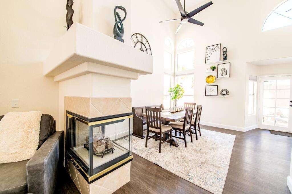 Gorgeous Away From 3 Bed 3 Bath W/ Pool Holiday home